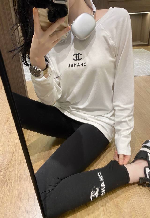 New Model In Stock, Model Number D7298 Chanel Second-Hand T-Shirt White One Size