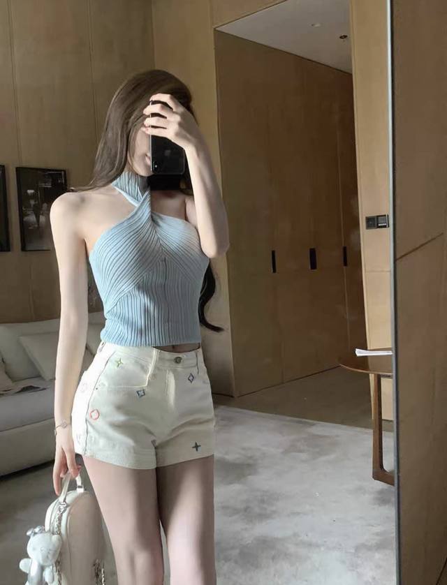 In Stock, Shipped Immediately Miumi* Miu Knitted Halter Neck Vest Limited Photos