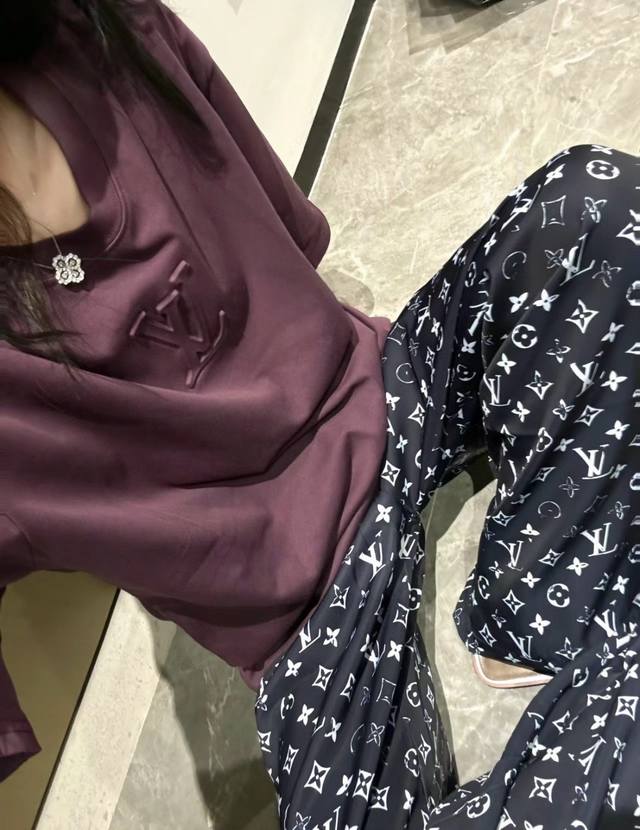 t Lv Embossed Logo Noble Purple Short-Sleeved T-Shirt The Heroine's High-End