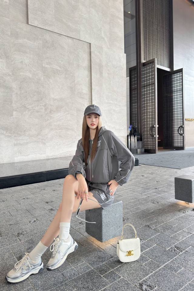Suit Celin* A Cool Style, Suitable For Daily Commuting, Unique Design, Richer La