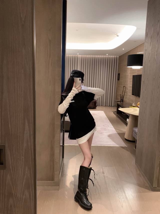 Model Real Shot Has Been Added To The Protection Item No. 10673 Miu Miu Qianjinf