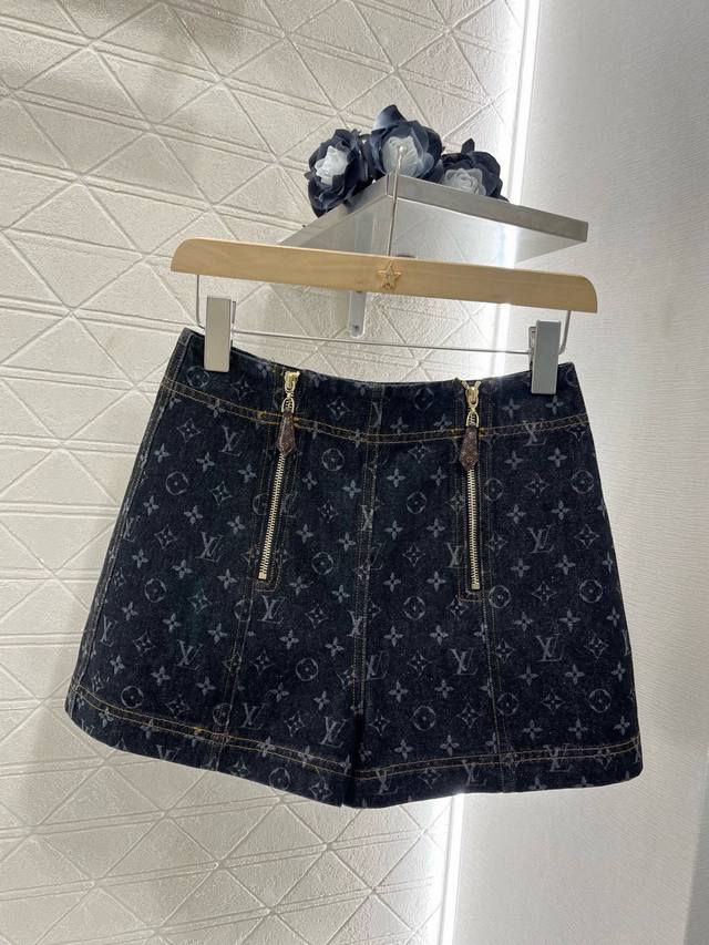 17664# Louis Vuitto*2025 New Arrival Fashionable Denim Shorts With Monogram Z