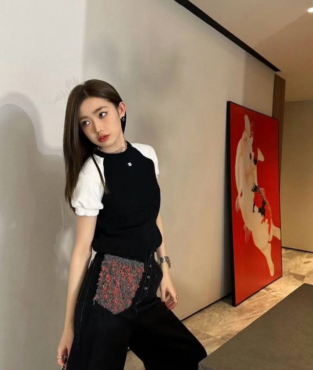 New Chane* Black And White Color Matching Double C Diamond Button Knitted Short