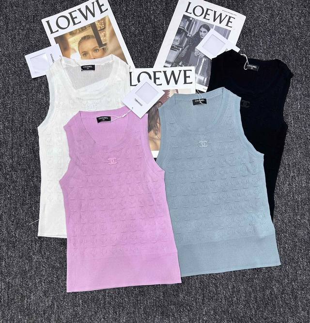 Chanel Classic Double C Hollow Design Sleeveless Vest Simple And Elegant Showing