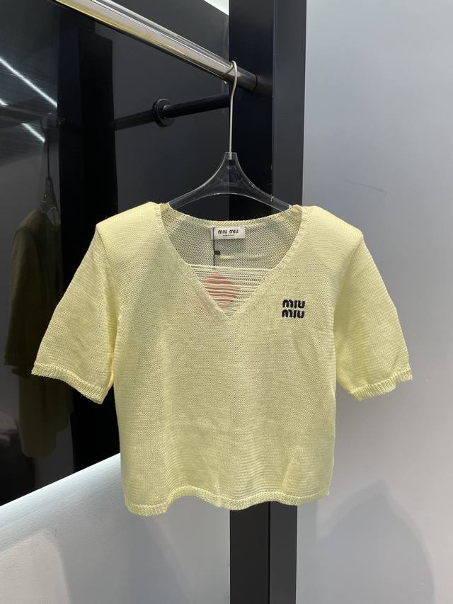 25 New Short-Sleeved Shirt With Letters On The Chest. The Fabric Is Soft And