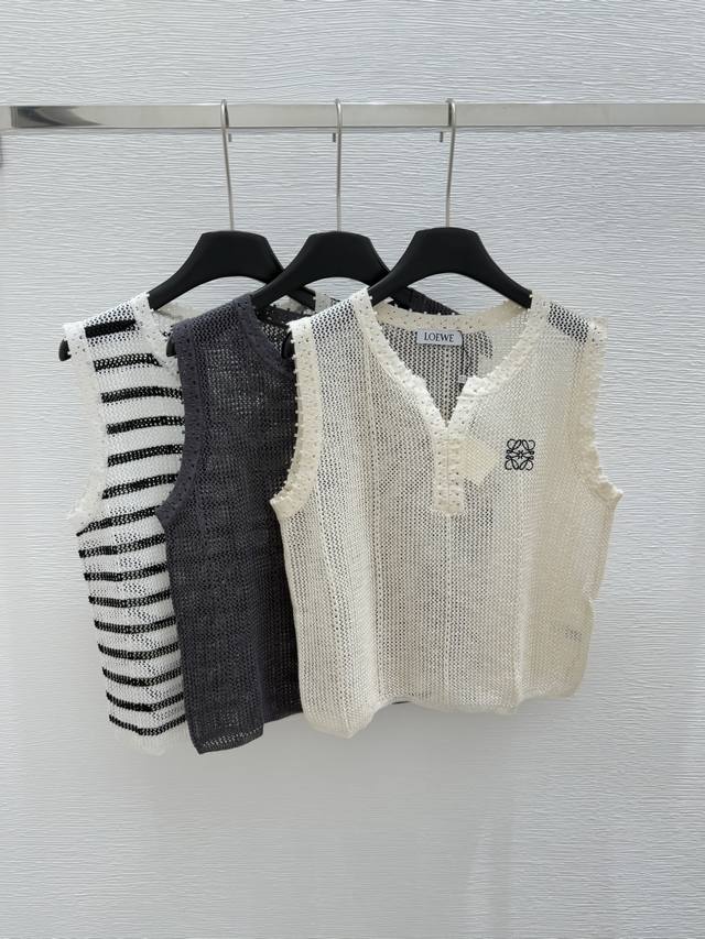 lo's Early Spring New Round Neck Knitted Vest Color White Black Black And Whi