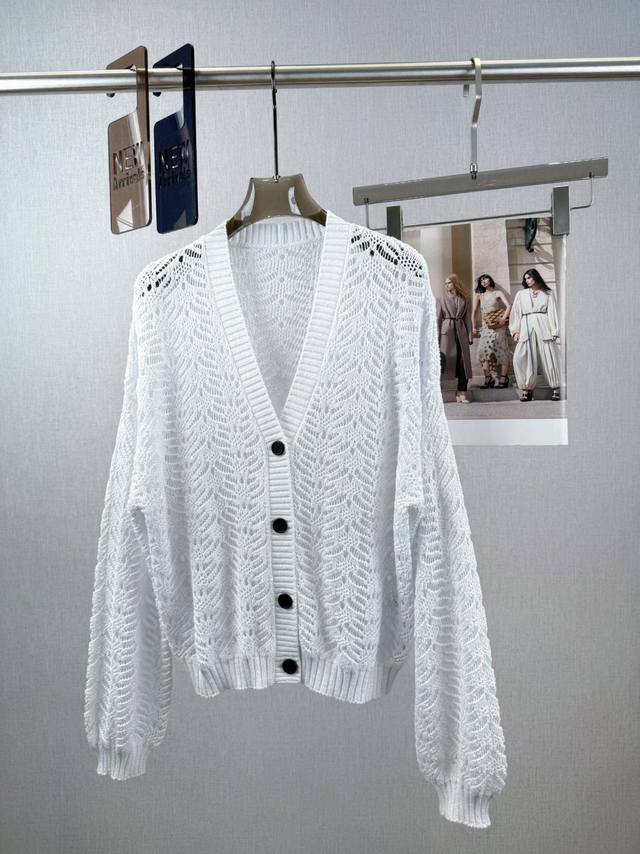 bc 25 Leaf-Shaped Lace Cardigan 63% Linen 26% Polyester 11% Silk The Bamboo E