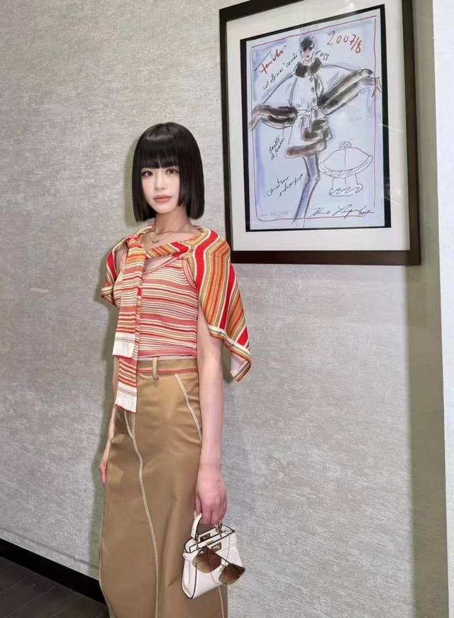 Fenjia Colorful Striped Suspenders Model Picture