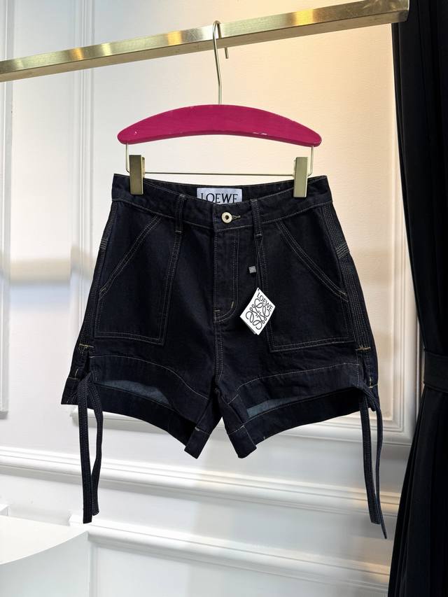 loew*Denim Shorts With Straps And Back Pockets And Leather Label Imported Cot