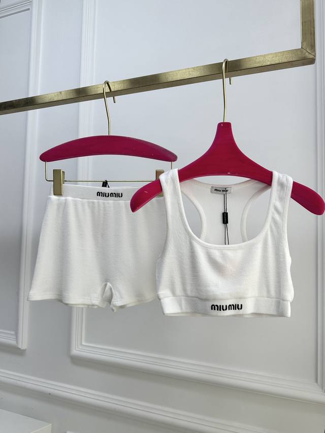 Size Sml Miu Brushed Vest Set The Elastic Band Of This Top Is Decorated With Miu