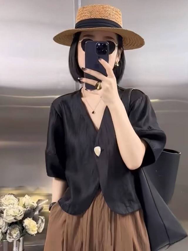 Hot Sale Recommendation Simple And Elegant Short Coat With Puff Sleeves For A Mo