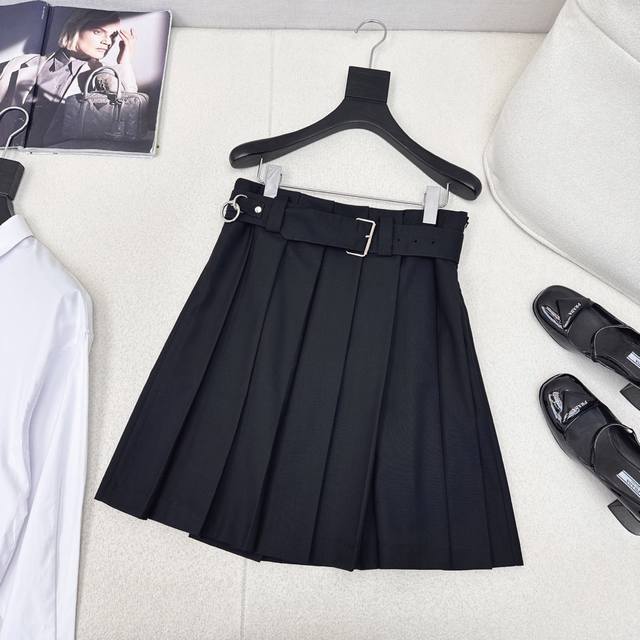 25Ss The Latest Spring And Summer Belt-Decorated Pleated Skirt. Classic Pleat