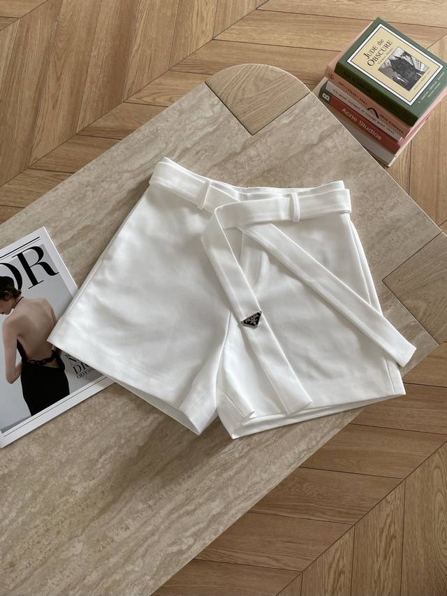25 Spring And Summer New Style Pd Triangle Logo Embellished Ribbon Shorts Can