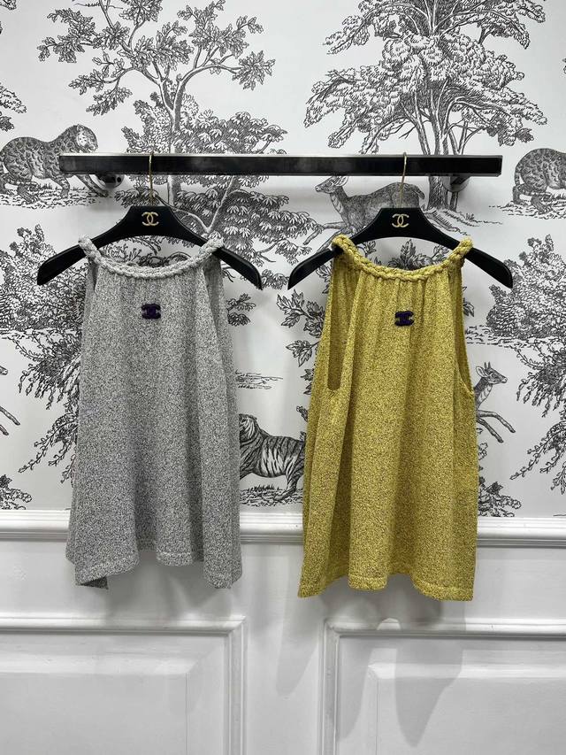 Xiao Xiangfeng 25 Spring And Summer New Logo Letter Knitted Camisole Vest Is Fas