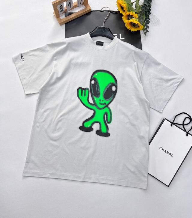 balenciaga Limited Edition Alien Short-Sleeved T-Shirt Balenciaga Actually Re