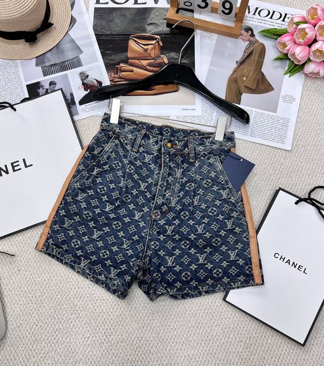 louis Vuitton 25 Early Spring New Jacquard Full Print Leather Edge Full Print