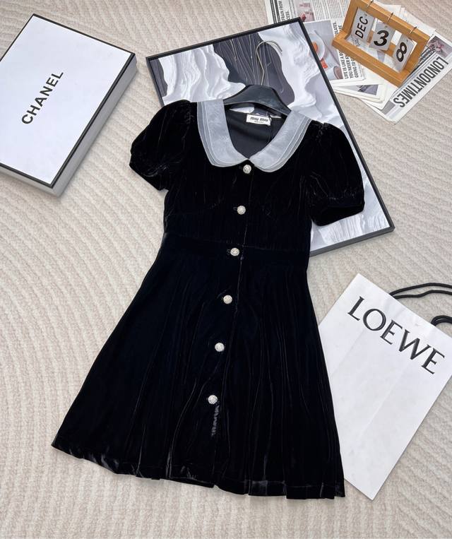 miu Miu Bubble Short-Sleeved Velvet Dress With Super Texture. A Piece For The