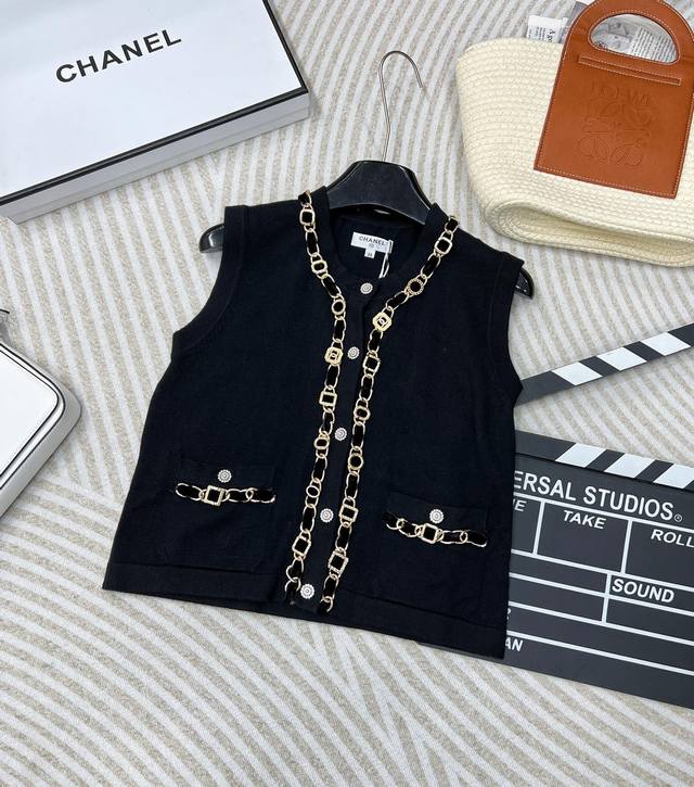 chane* 24A New Autumn And Winter Handmade Black Gold Chain Series Knitted Ves