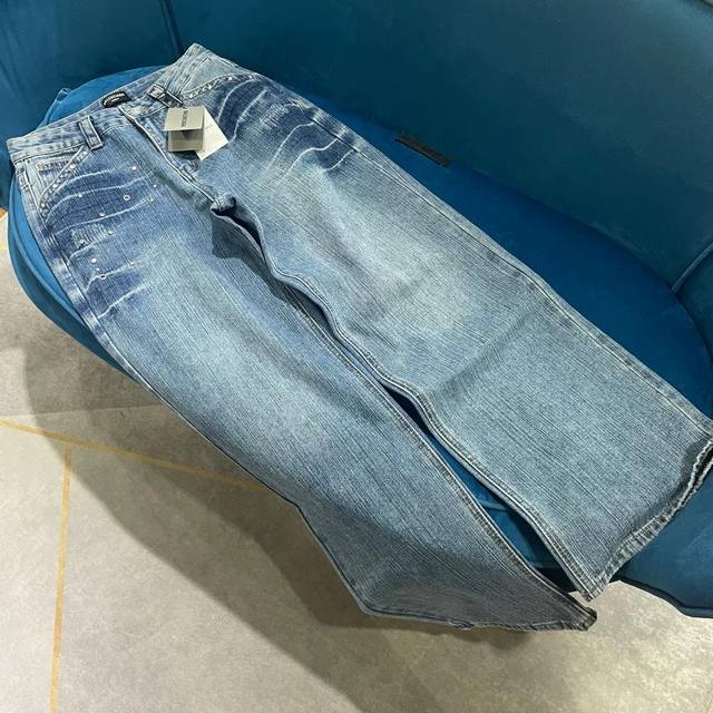 balenciag*25 Early Spring New Rivet Decorated Straight Jeans Made Of Denim Co