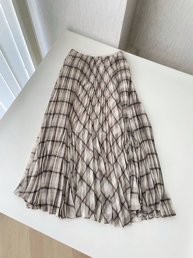 25 New Plaid Pleated Skirt The Pleated Design Gives The Skirt A Sense Of Agil