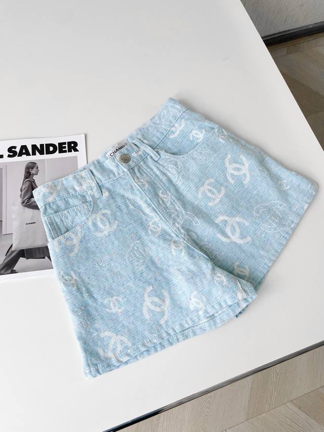 Xiaoxiang 2025 Summer New Light-Colored Jacquard Full-Print Denim Shorts Full Of