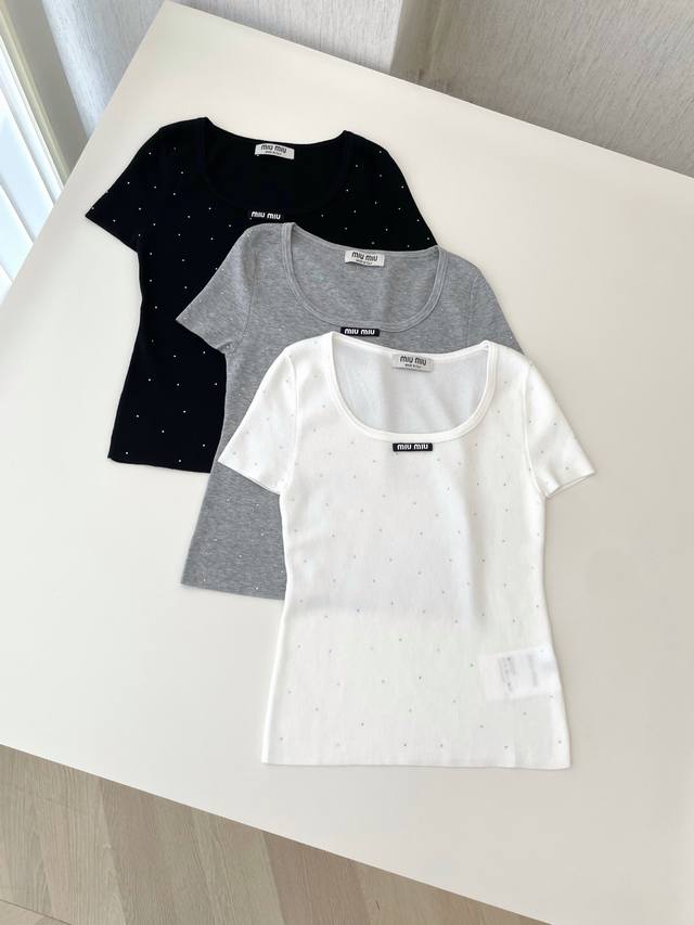 miumiu Hot Diamond Short Sleeves Are The Usual Style Of Miumiu. Girlish, But