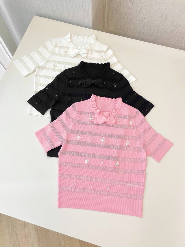 25 New Bow Knitted Top. It Is White As The Main Color With Light Gray Stripes