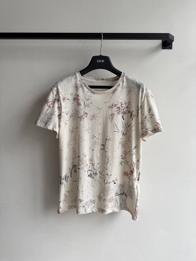 dio* A New Style T-Shirt That Is Both Elegant And Slim.