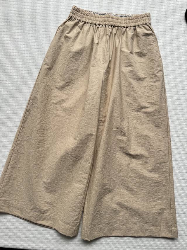 loew* Gentle And Elegant Color Matching Detailed Pocket Logo Embroidery Exqui