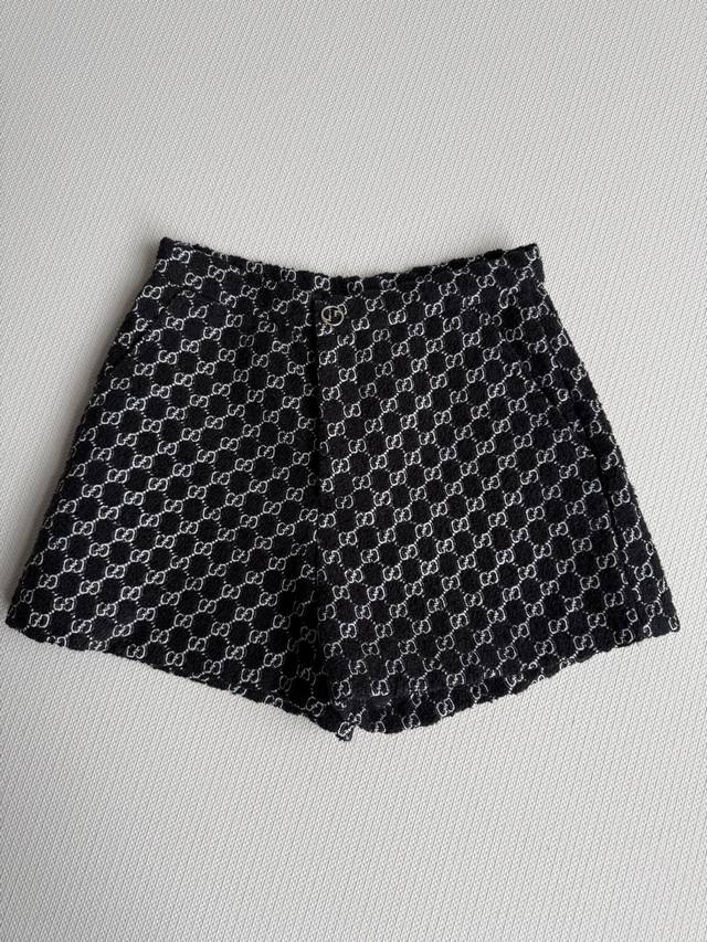 gucc* New Classic Floral Logo Shorts.