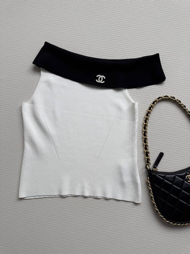 chane*25Ss New Tops A Must-Have For A Fashionable Wardrobe. Classic Black And