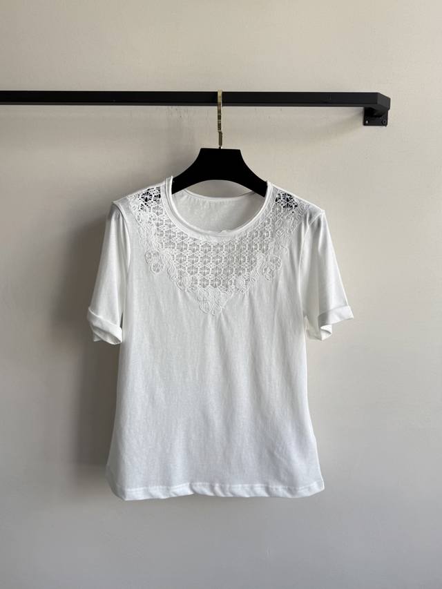 A Popular Hollow Embroidered Lace T-Shirt. This Year's Popular Ou Ruo Style Must
