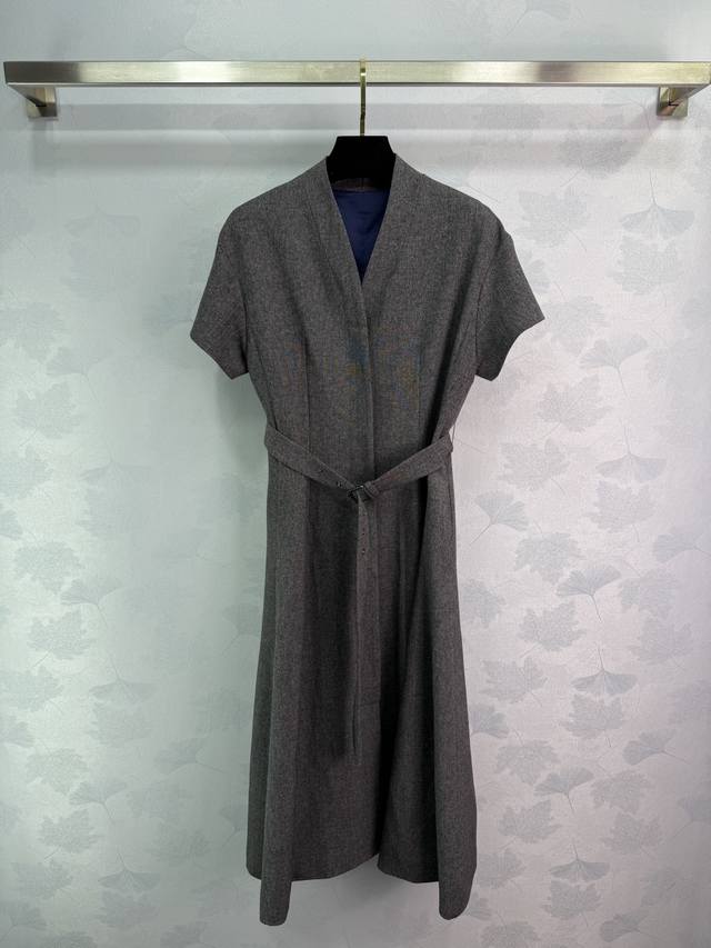 dio*Gray Wool Dress Classic V-Neck Design With Belt Perfectly Outlines The Fi