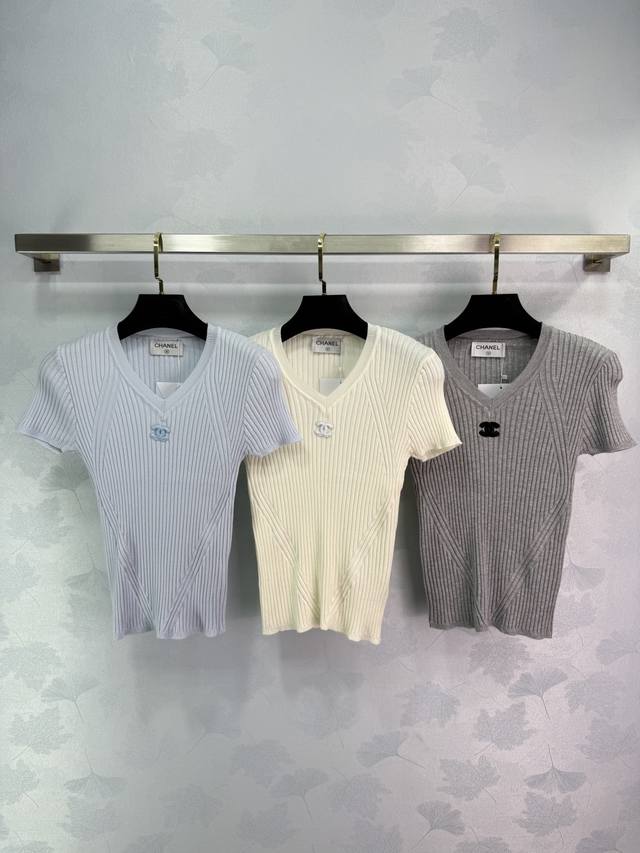 chanel Knitted Short-Sleeved V-Neck Short-Sleeved Top In Three Colors: Light