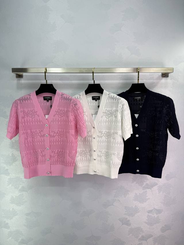 chane*V-Neck Hollow Short-Sleeved Cardigan Is Suitable For Summer Wear. It Fe