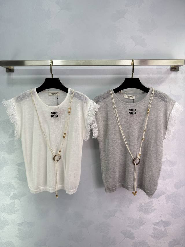 miu* Sleeveless Knitted Vest With Two Colors Available, White And Gray. Lette