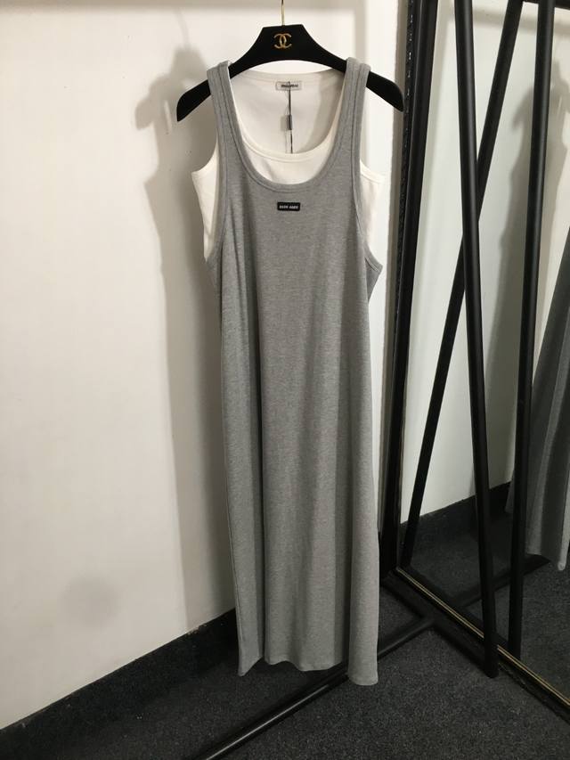 Style No. 20253074 Miumi* New Collar Logo Patch Fake Two-Piece Sleeveless Vest D