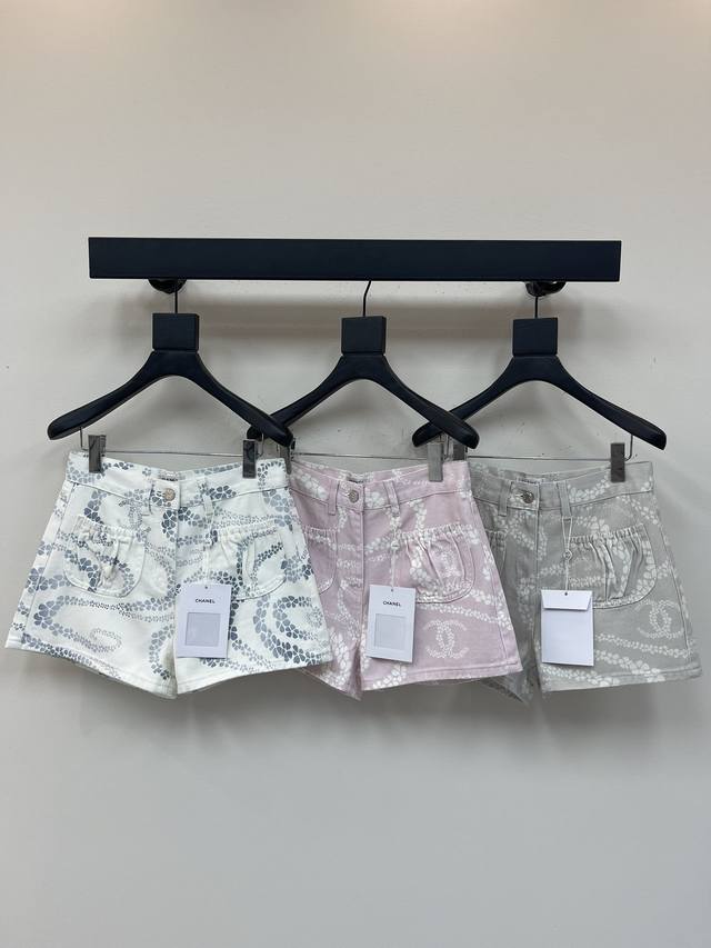 chane* Xiao Xiangfeng 25 Coco Beach Series New Three-Color Denim Shorts, Pink