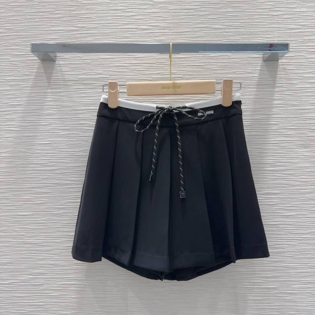 miu Mi*2025Ss New Shorts Skirt Top Is Particularly Good, The Matching Style I