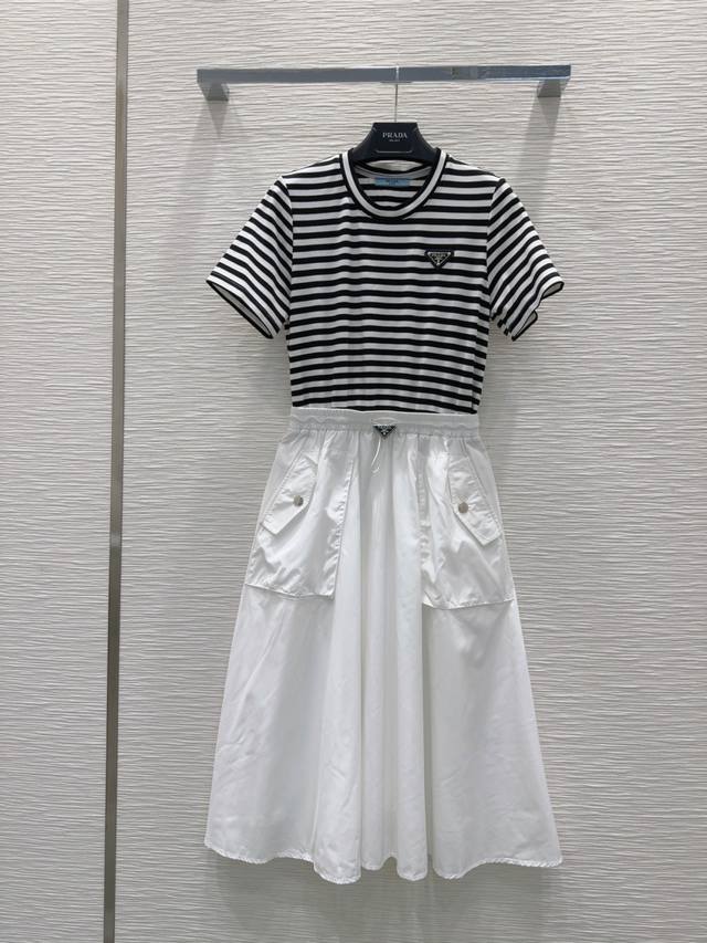 prad * 2025Ss New Striped Dress Is Full Of Fashion And High-End Feeling. It H