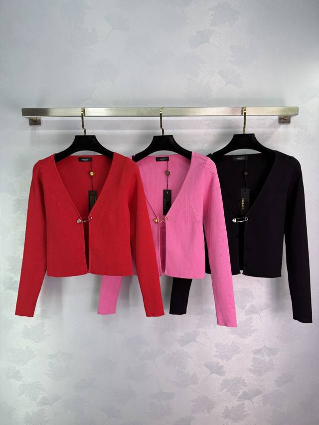 an Si** Women's Safety Pin Ribbed Knitted Slim Cardigan Is Full Of Ingenuity.