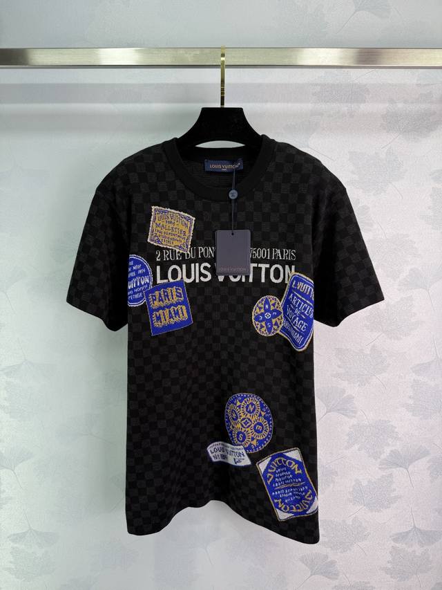 lou*25 New Checkerboard Short-Sleeved Black With Blue Badge Pattern, Full Of