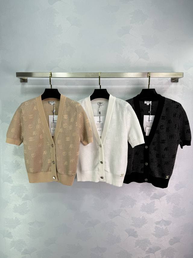 chane*Short-Sleeved Knitted Cardigan Classic Double C Logo Design Highlights