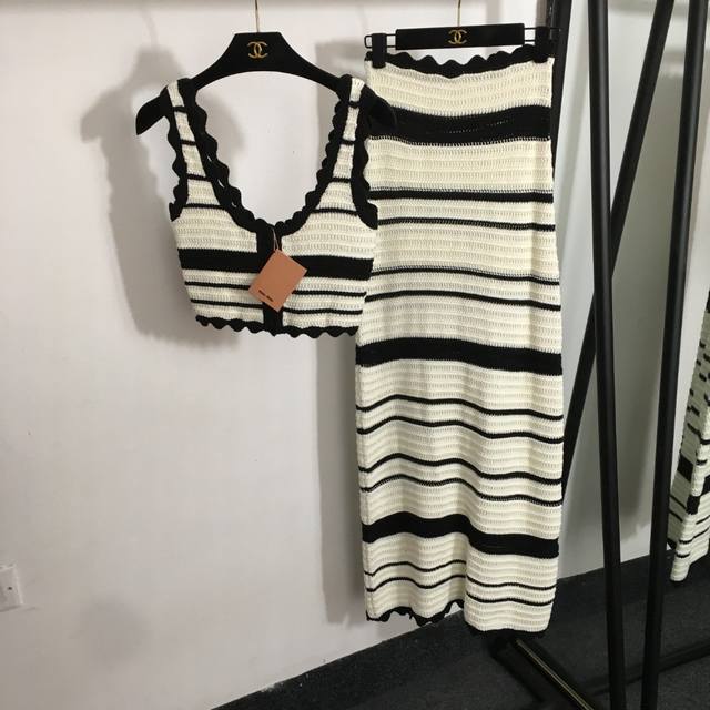 Style No. 20253006 Miumi* New Knitted Suit Colorblock Wave Edge Sweet Short Tank