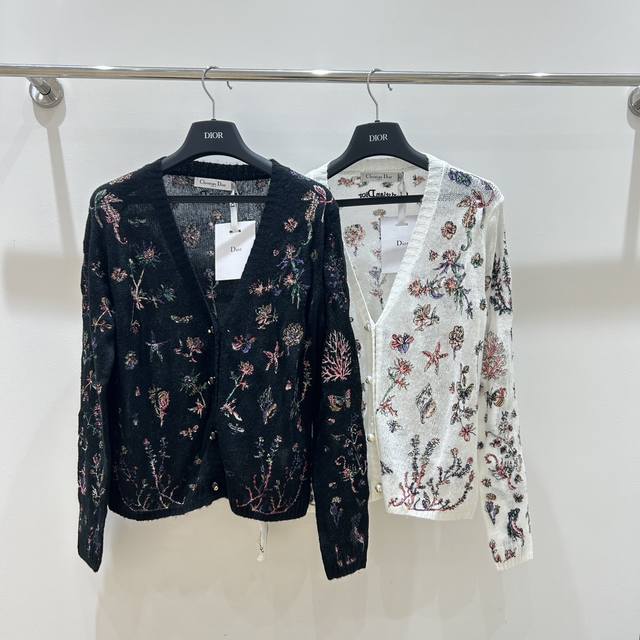 Dior New Arrival, Full Of Flowers And Plants Embroidery, V-Neck Design, Knitted
