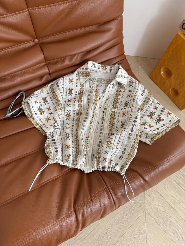 A Very Beautiful Holiday-Style Shirt Retro Bohemian Style Printed Linen Shirt Wi