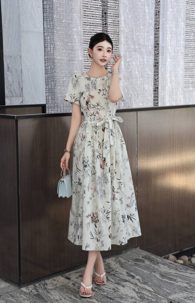 Dress New Summer Style, Elegant, Age-Reducing, Waist-Slimming Dress, Very Fashio