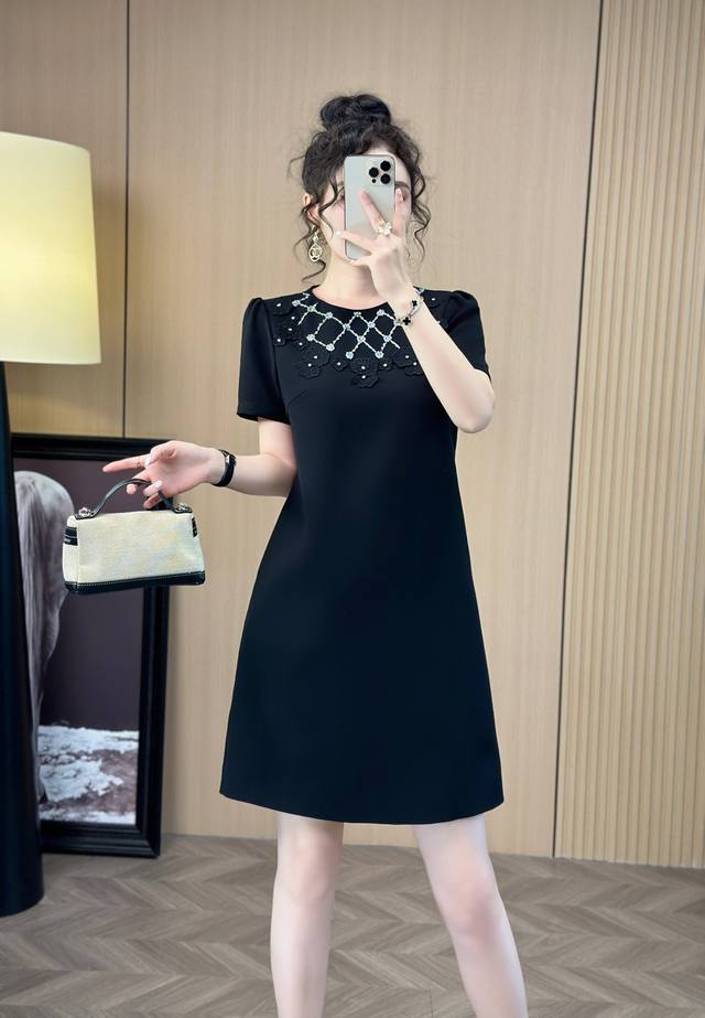 Dress Miuniu's New Dress Series Is A Big Hit. The Slightly Waisted Version Is He