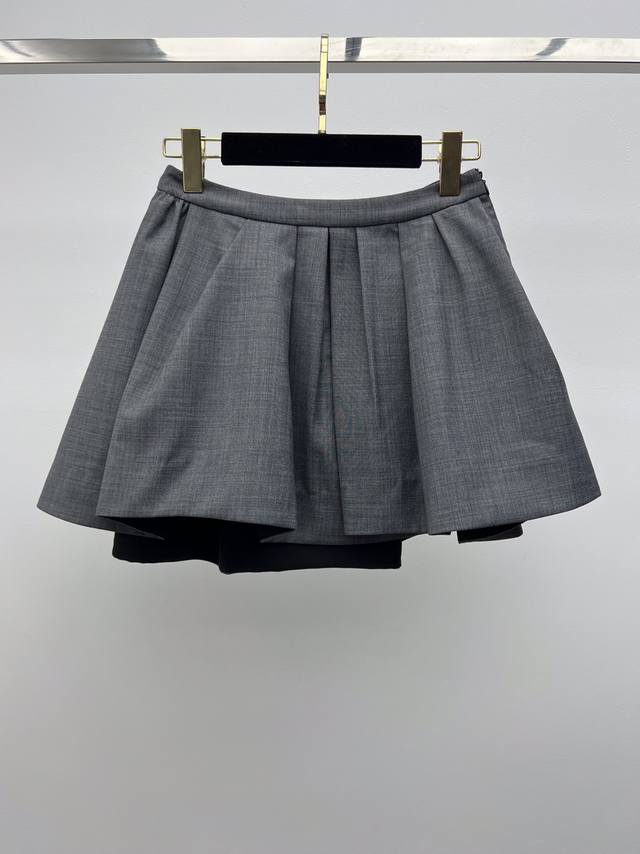 shushuton*Irregular Pleated Skirt This Irregular Pleated Skirt Is Made Of Woo