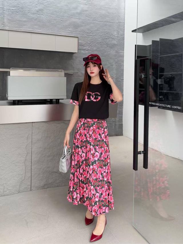 Suit D&G Dolce & Gabbana Rose Patch Embroidered Short-Sleeved T-Shirt Rose Pleat